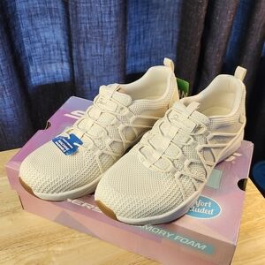 Skechers Women's Off-White Sneakers